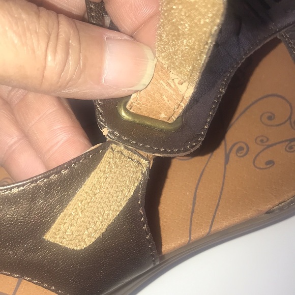 Women’s Bare Traps Die-Cut Sandals - Picture 5 of 12